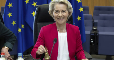Copertina di Von der Leyen e Merz insistono sulla difesa: “Costruire un’Europa così forte da ripristinare la pace”
