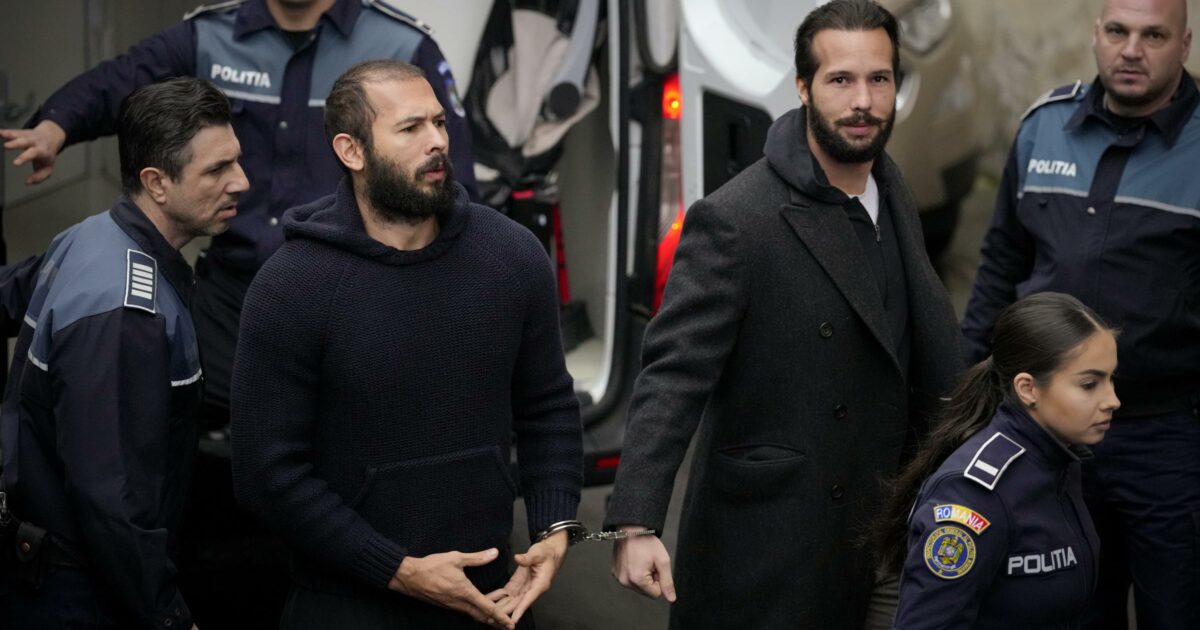 stupro lesioni personali e tratta di esseri umani i fratelli andrew e tristan tate sono stati incriminati per 21 capi d accusa