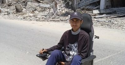 Copertina di Gaza, l’appello del fratello di un ragazzo con distrofia: “Rischia di morire per fame e mancanza di farmaci”