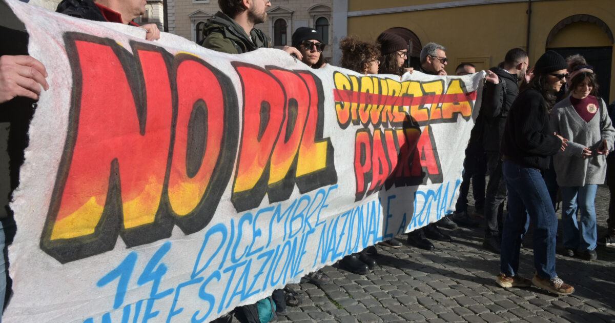 Decreto sicurezza, dalla stretta sulla cannabis light allo scudo ai servizi: cosa c’è nel provvedimento del governo