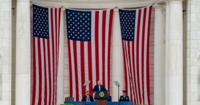 Copertina di Dazi, ora cosa cambia? La decisione dei giudici aumenta l’incertezza. Ecco come può reagire Trump