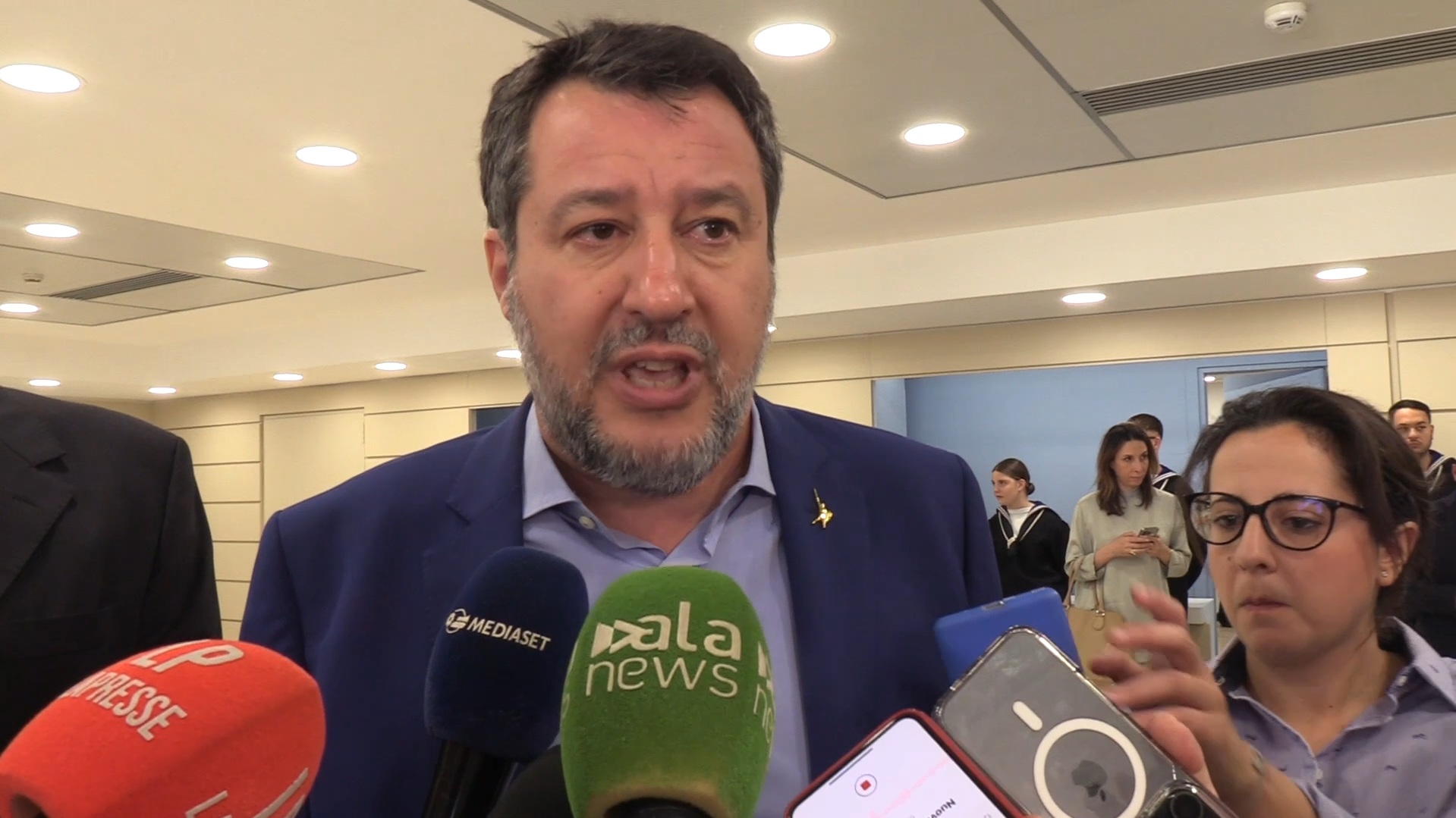 Salvini contro il Consiglio d’Europa: “Ente inutile che costa ai cittadini per produrre cazzate” Salvini contro il Consiglio d’Europa: “Ente inutile che costa ai cittadini per produrre cazzate”