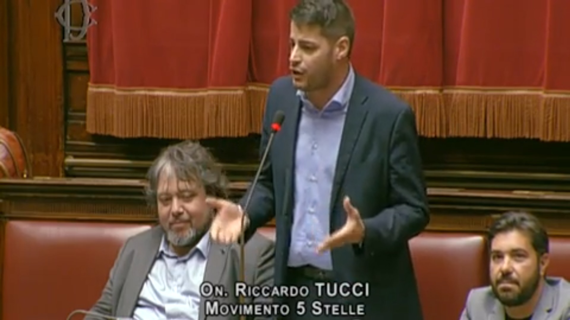 contro il decreto sicurezza interventi fino all alba l ironia di tucci sulla cannabis mandate tutto in fumo