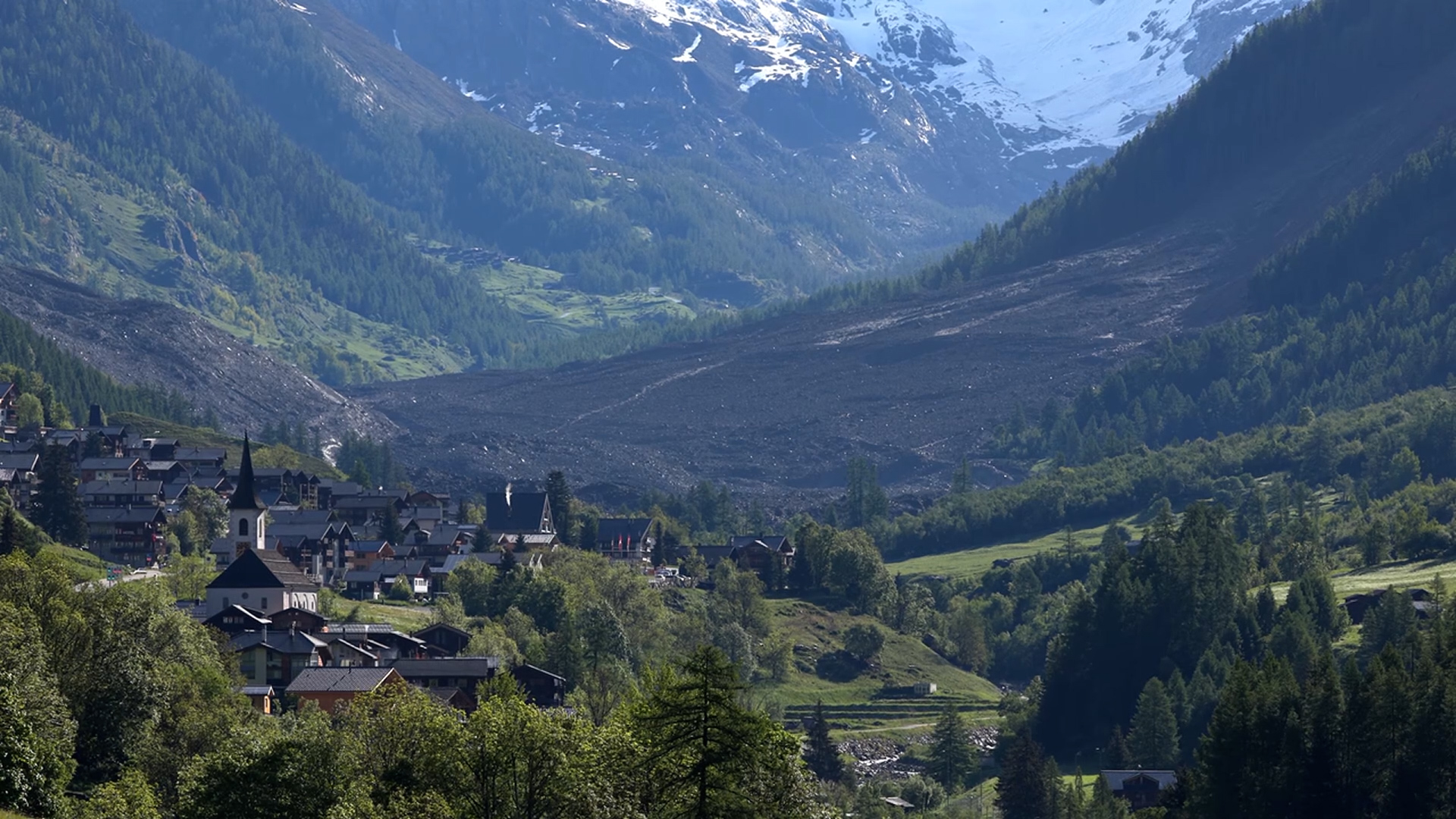 collassa un ghiacciaio in svizzera sepolto il villaggio di blatten disperso un uomo di 64 anni da Ilfattoquotidiano.it collassa un ghiacciaio in svizzera sepolto il villaggio di blatten disperso un uomo di 64 anni