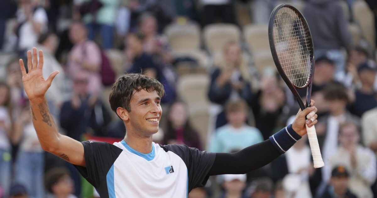 Roland Garros, vittoria Gigante: il romano elimina Tsitsipas. “Mamma mia, è tutto vero?” Roland Garros, vittoria Gigante: il romano elimina Tsitsipas. “Mamma mia, è tutto vero?”