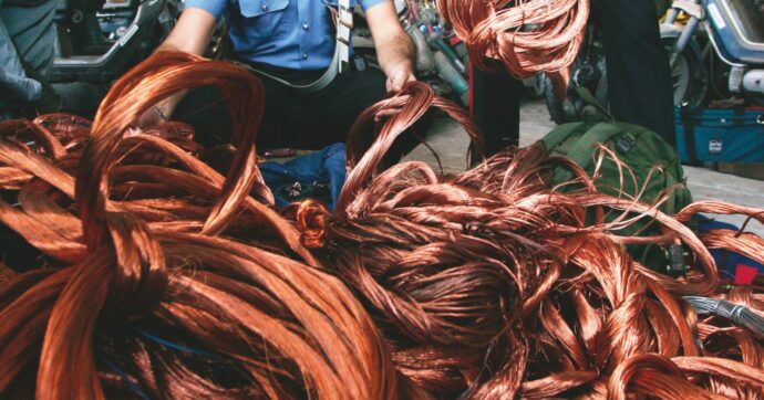 Colpaccio della “banda del rame”: svuotata la cabina sotto casa dei vertici della polizia