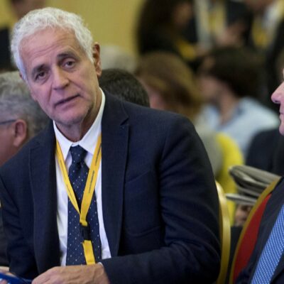 Copertina di Sanità, buffet e Formigoni show: “Voglio  la riabilitazione per potermi candidare”