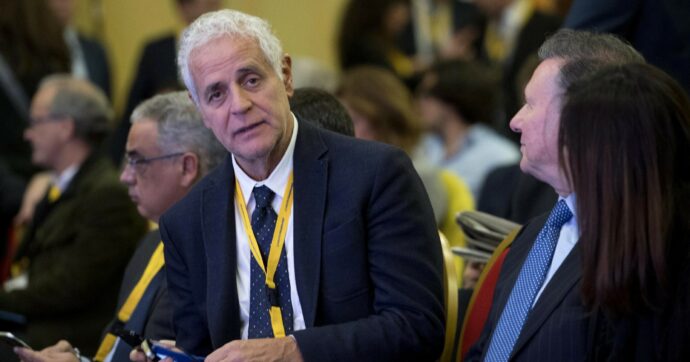 Sanità, buffet e Formigoni show: “Voglio  la riabilitazione per potermi candidare”