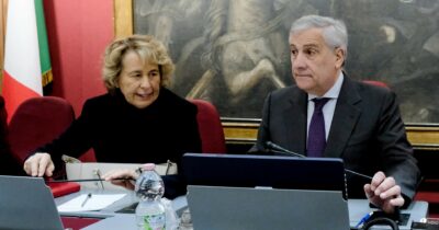 Copertina di “Silvio il truffatore”: la rissa di FI su Fedez dai giovani azzurri