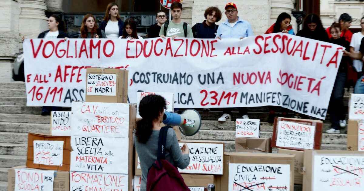 Perché limitare l’educazione sessuale a scuola è una scelta intrisa di oscurantismo