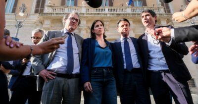 Copertina di Mezzo Pd manifesta sia con Conte sia con Renzi