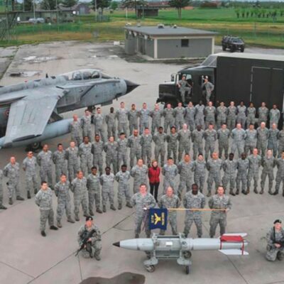 Copertina di Bombe nucleari e armi “leggere”: il volo di Brescia tra F-35 e fucili