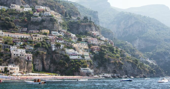 Abusivismo nel Salernitano: disposto il sequestro nell’hotel ‘Villa Treville’, dimora del regista Zeffirelli