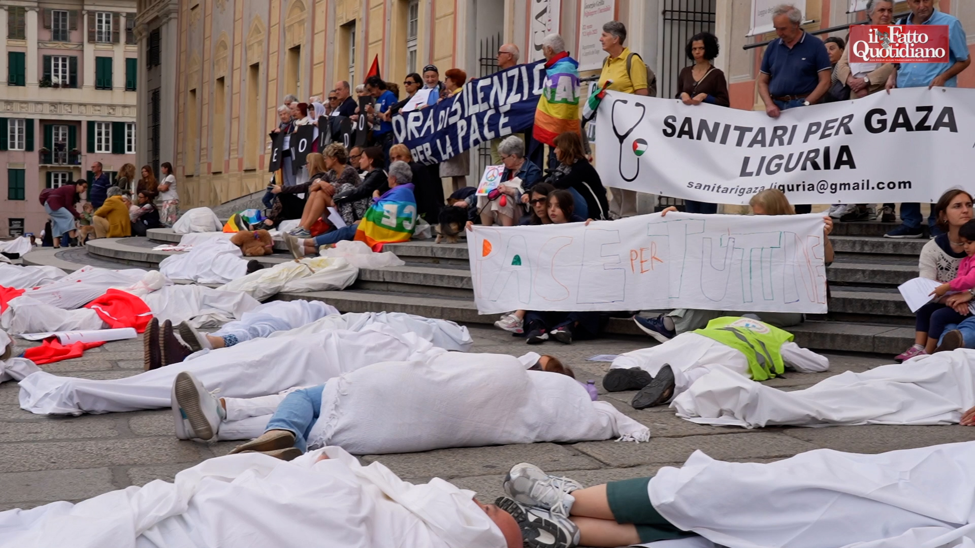 meloni si vergogni protesta degli attivisti per la pace a genova avvolti in lenzuola bianche come le vittime a gaza da Ilfattoquotidiano.it meloni si vergogni protesta degli attivisti per la pace a genova avvolti in lenzuola bianche come le vittime a gaza