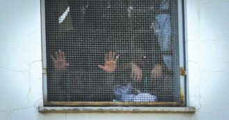 Copertina di Il caldo torrido in carcere è l’inferno. I sindacati: “Forni crematori, fermiamo la strage di diritti”