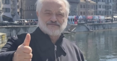 Copertina di “Quel pallone toglie il respiro e limita la fruibilità di casa mia”: Amedeo Minghi furioso contro il centro sportivo. Il cantautore presenta ricorso al Tar