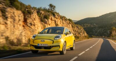 Copertina di Ford Puma Gen-E, il crossover si reinventa. Design e piacere di guida con la scossa