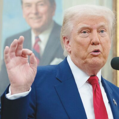 Copertina di Il blitz di Trump: tassare chi usa il dollaro come valuta di riserva