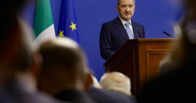 Copertina di Stime di Bankitalia sui dazi di Trump: “A rischio un punto di crescita in due anni. Possono mettere a repentaglio la pace”