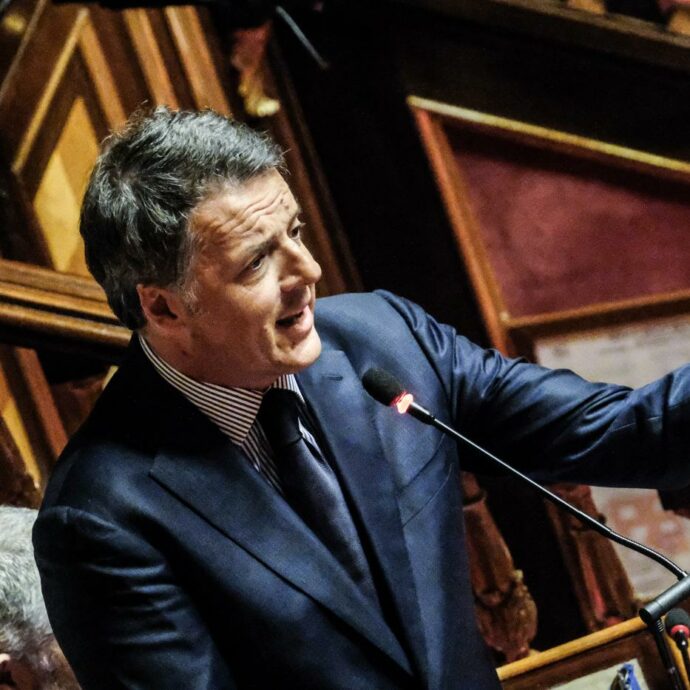 La stretta di Mantovano: via la scorta dei servizi agli ex premier. Renzi: “Vendetta per mie critiche al governo”