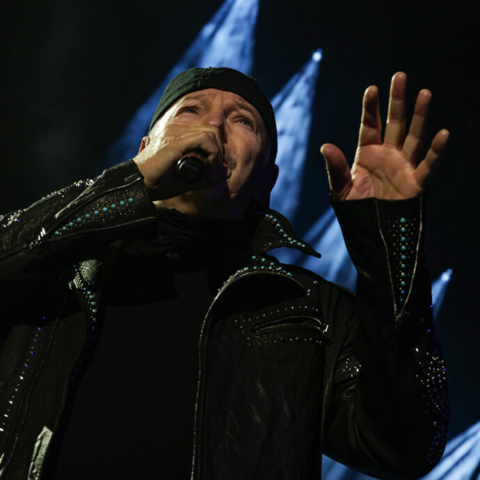 “Si fermino le guerre, soprattutto vogliamo che finisca questa strage di bambini e di innocenti a Gaza”: l’appello di Vasco Rossi al live di Firenze – IL VIDEO