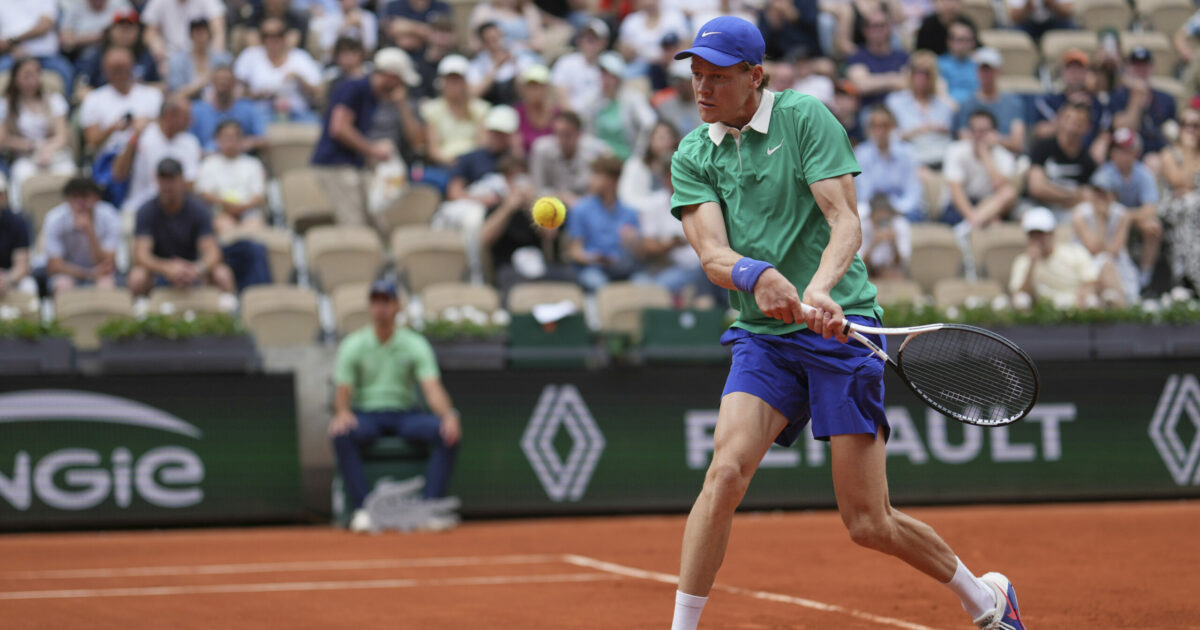 Sinner show al Roland Garros: il ceco Lehecka travolto in tre set. Agli ottavi l’avversario è Rublev