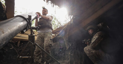 Copertina di Ucraina, Kiev: “Raid russi sui civili, 10 morti”. Evacuati 11 insediamenti nel Sumy: “Paura delle bombe di Mosca”