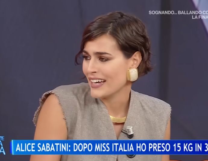 “Ho preso 15 chili in tre mesi, mi insultavano dicendo: ‘Guarda che cessa, quanto è grassa’. Sono finita in ospedale per una dieta sbagliata”: lo sfogo di Alice Sabatini