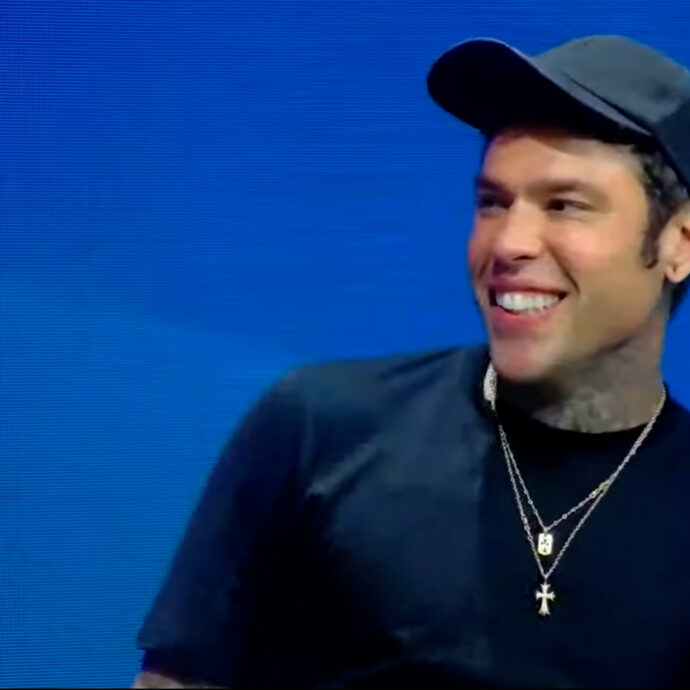 Fedez denuncia il furto di un orologio da 200 mila euro: sarebbe stato rubato nella villa di Forte dei Marmi