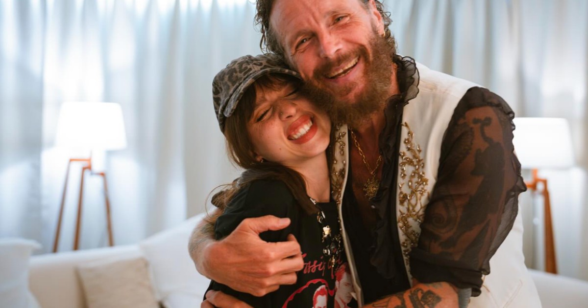 se ti fermi non scompari a volte è il contrario la forma più alta di rispetto è rispettare se stessi e le curve della propria vita l abbraccio di jovanotti ad angelina mango da Ilfattoquotidiano.it se ti fermi non scompari a volte è il contrario la forma più alta di rispetto è rispettare se stessi e le curve della propria vita l abbraccio di jovanotti ad angelina mango
