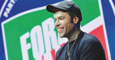 Copertina di Fedez sembra B. Da Forza Italia show anti-giudici e anti-Travaglio