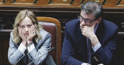 Copertina di Il governo banchiere, il risiko e il conflitto di interessi di Caputi