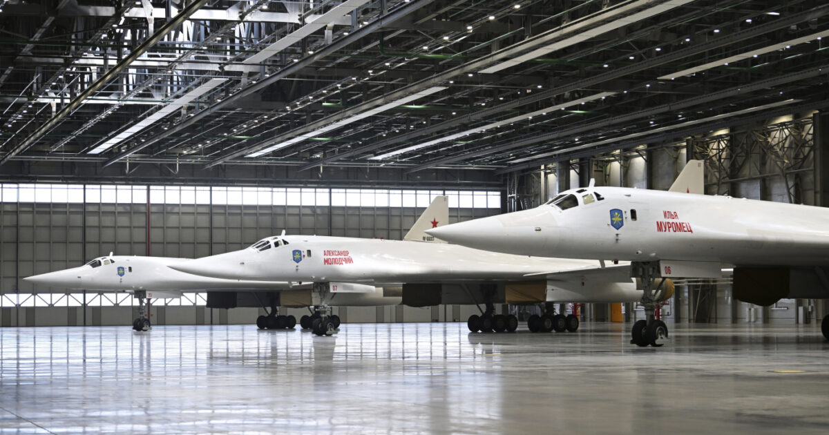 Maxi operazione ucraina contro l’aviazione di Mosca: “Droni di Kiev hanno distrutto almeno 40 bombardieri russi” Maxi operazione ucraina contro l’aviazione di Mosca: “Droni di Kiev hanno distrutto almeno 40 bombardieri russi”