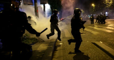 Copertina di Caos in Francia dopo la finale di Champions: due morti e 559 arrestati. Auto sulla folla a Grenoble, 4 feriti