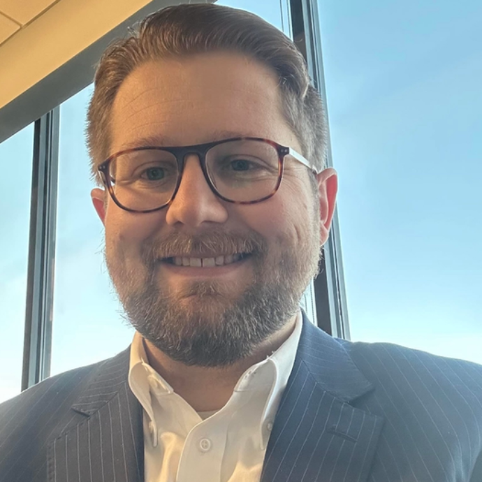 “Guadagnavo 250 mila euro all’anno, la mia carriera volava ma mi sono licenziato. Per mesi ho avuto attacchi di panico, ora ho la vita che volevo”. La storia di Hugh Morris