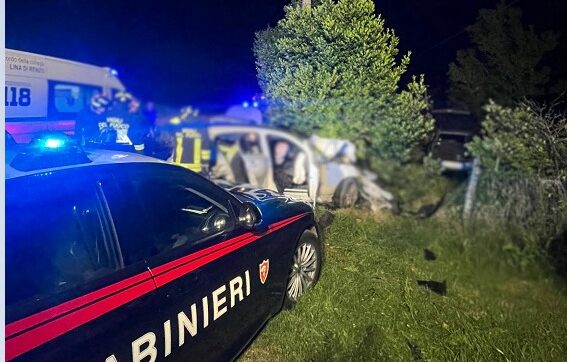 Fuggono dai carabinieri e si scontrano con un’altra auto. Muore imprenditore agricolo
