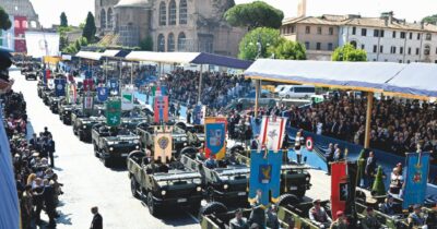 Copertina di 2 giugno, che ridicole parate. La vera patria oggi è Gaza