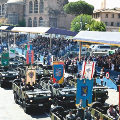 Copertina di 2 giugno, che ridicole parate. La vera patria oggi è Gaza