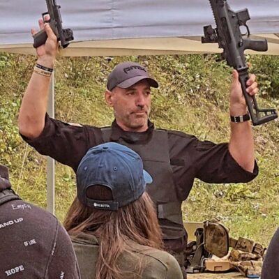 Copertina di Libro e moschetto: una scuola del vicentino spende 15mila € per un corso paramilitare