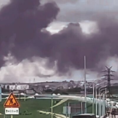 Copertina di Kiev bombarda la tregua: pioggia di droni sulle basi aeree di Mosca