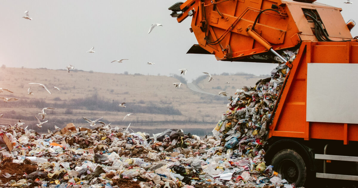 s236 alla maxi discarica tra canosa e minervino ma nell8217area ci sono gi224 altri tre siti di rifiuti e la procura certifica inquinamento diffuso