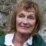 Copertina di Amanda Feilding, morta a 82 anni la “contessa dell’Lsd”: dalla trapanazione del cranio agli studi sulle sostanze psichedeliche, una vita oltre gli schemi