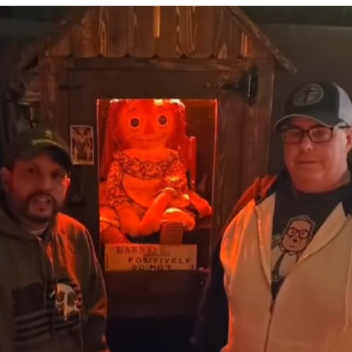 Spostano la vera bambola di Annabelle e si scatena una serie di disastrosi eventi: “Nelle stesse ore c’è stato un incendio e un’evasione carceraria”