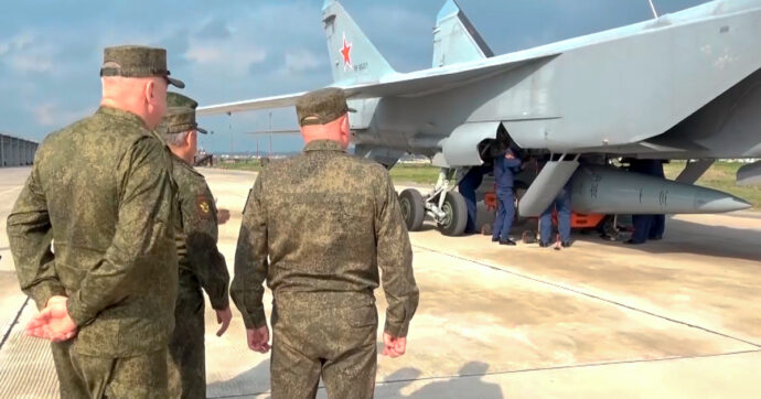 Bombardieri russi distrutti da Kiev, Di Liddo: “Risposta nucleare improbabile ma non impossibile. Mosca colpita come mai prima d’ora”