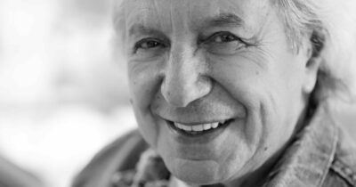 Copertina di “Da vetrinista come Armani a imprenditore da 93 milioni di fatturato. Le aziende della moda mettano al centro i lavoratori, non i fatturati”: l’intervista a Enzo Fusco