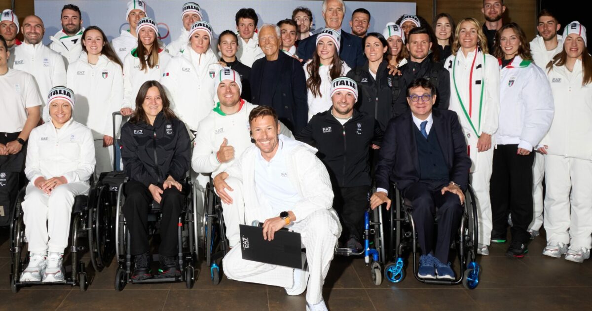 “Il rispetto è uno dei valori più alti dello sport”: Giorgio Armani svela le sue nuove divise per gli atleti delle Olimpiadi di Milano-Cortina 2026