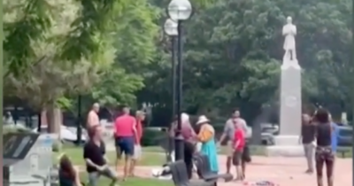 Copertina di Molotov contro i manifestanti pro-Israele, le urla e la fuga subito dopo: il video