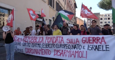 Copertina di 2 giugno, la protesta di Potere al Popolo a Roma: “No a una Repubblica fondata sulle armi e sulla guerra”