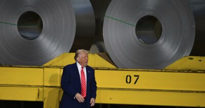 Copertina di Trattative Usa- Ue in bilico dopo l'annuncio del raddoppio dei dazi sull'acciaio. Mercoledì nuovo incontro