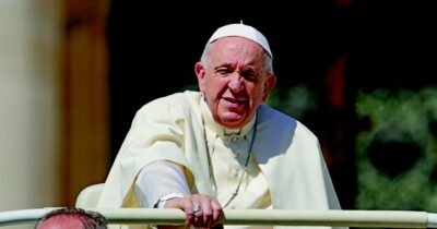 Copertina di “L’Isis aveva organizzato un attentato per uccidere Papa Francesco a Trieste”. Questura: “Nessuna evidenza”